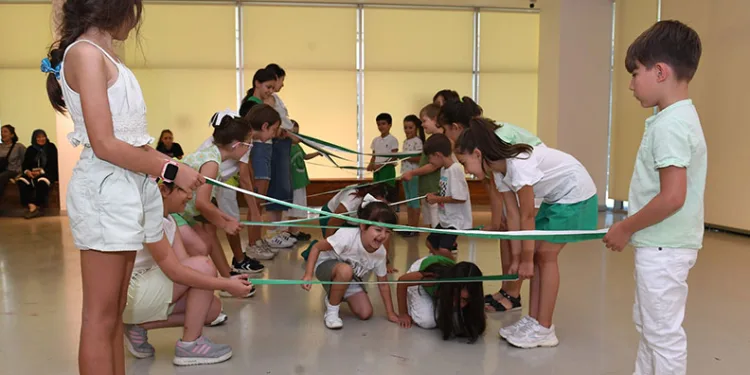 Öğrenciler drama kursunu başarıyla bitirdi