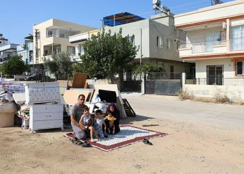 Ev sahibi evden çıkardı, 4 çocuğuyla sokakta kaldı