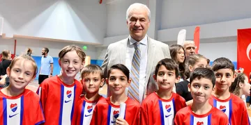 Genç sporcular sertifikalarını başkan Erdem’den aldılar