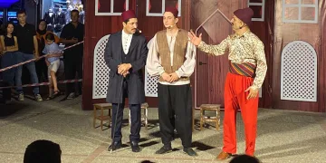 Ayyar Hamza çarşı meydanında izleyiciyle buluştu