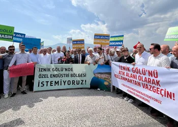 İznik Gölü kıyısına yapılması planlanan kağıt fabrikasına tepki!