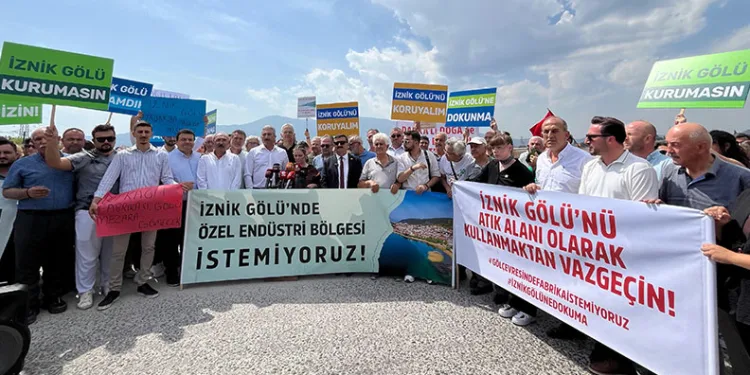 İznik Gölü kıyısına yapılması planlanan kağıt fabrikasına tepki!