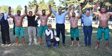Alıç Yaylası’nda kıran kırana güreşler
