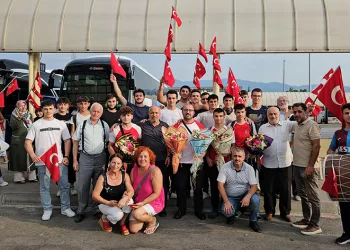 Sporcu ikizler, memleketinde coşkuyla karşılandı