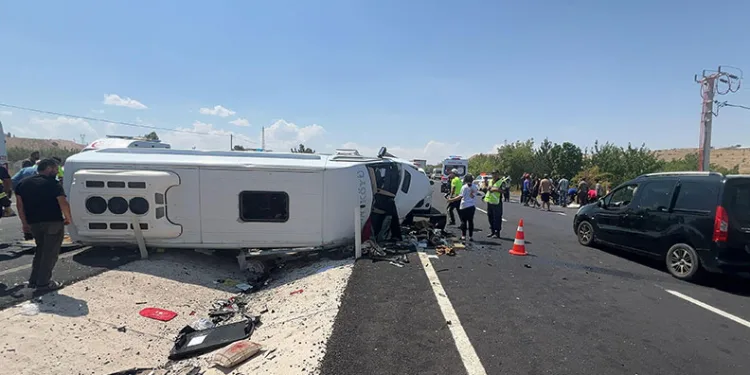 Nevşehir’de feci kaza; 2’si ağır, 13 yaralı