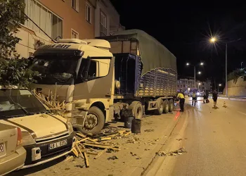 Bursa’da freni boşalan tır dehşet saçtı