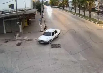 Çalıntı otomobille gittiler, motosiklet çalıp geri döndüler