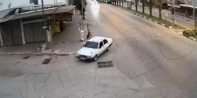 Çalıntı otomobille gittiler, motosiklet çalıp geri döndüler