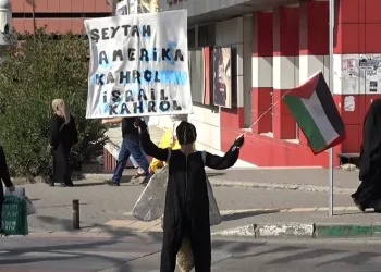 Hayvan kostümleri giyerek İsrail’i protesto etti