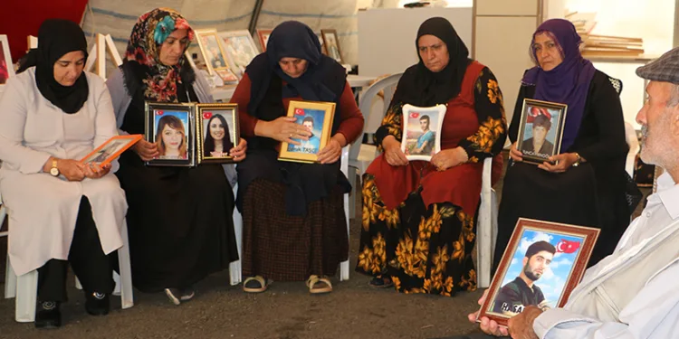 “Evladım kendi iradesiyle gitmedi, kandırılarak dağa gitti”