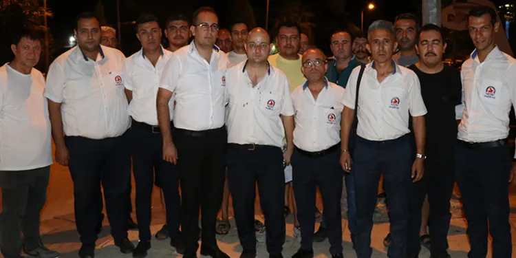 Otobüsün farından rahatsız olan baba-oğul, şoförü darp etti