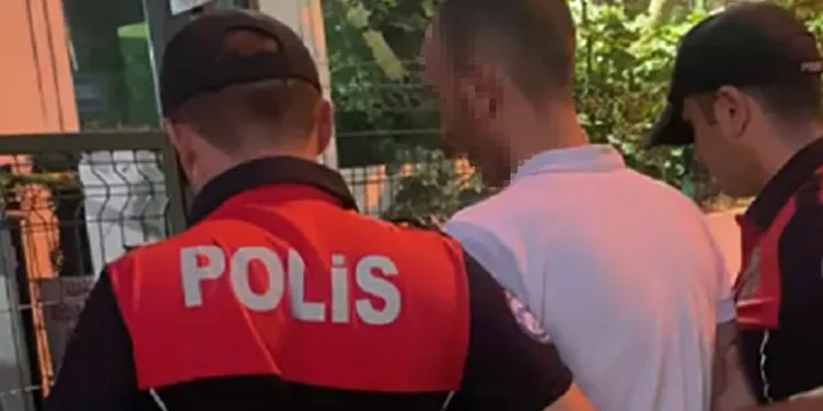 Hırsızlık suçundan aranan şüpheli kıskıvrak yakalandı