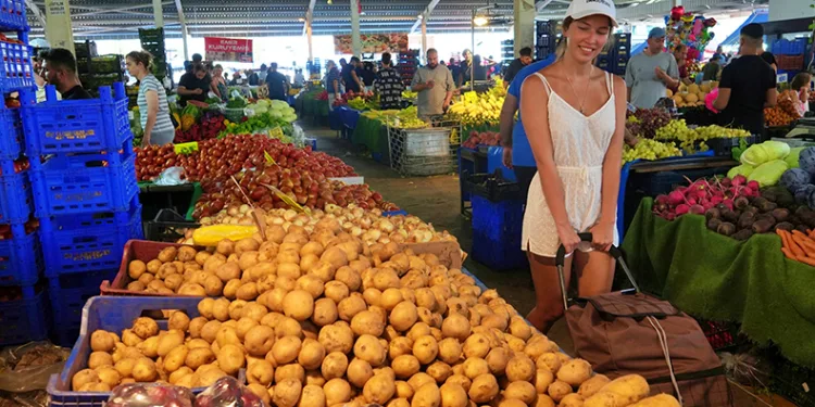 Meyveleri tanıtacak kadar Rusça öğrendi