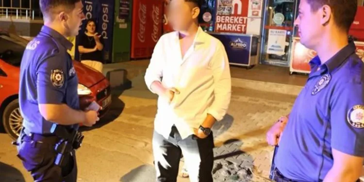 Polis ile ehliyetsiz sürücü kovalamacası kamerada