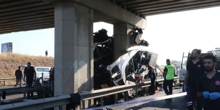 Ankara’da otobüs üst geçidin ayağına çarptı: 9 ölü 26 yaralı