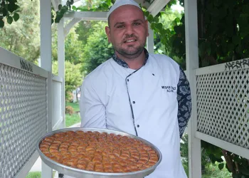 Adana’da kıymalı baklava yapıldı