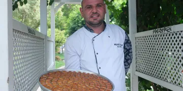 Adana’da kıymalı baklava yapıldı