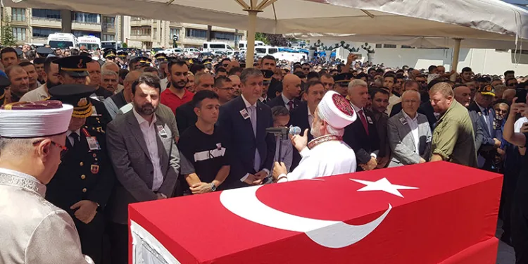 Şehit astsubay Muhammet Kalaz toprağa verildi
