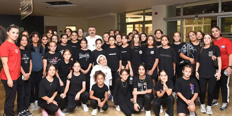 Yıldırım Gençlik Merkezi mezunlarını verdi