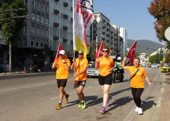 Taksici saldırılarına dikkat çekmek için koştular