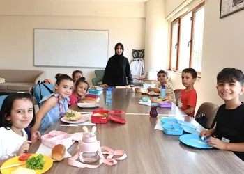 Osmangazi’nin atölyelerinde çocuklar hayatı öğreniyor