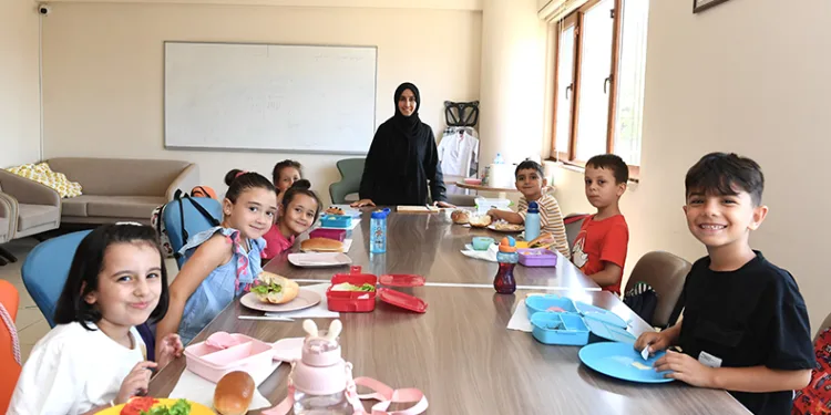 Osmangazi’nin atölyelerinde çocuklar hayatı öğreniyor
