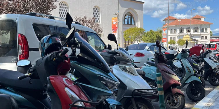 Motosiklet sayısı otomobil sayısına yaklaşıyor