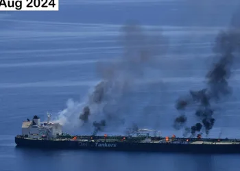 Kızıldeniz’de saldırıya uğrayan petrol tankerinde  yangın devam ediyor