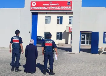 Hırsızlık suçundan aranan şahsı jandarma yakaladı