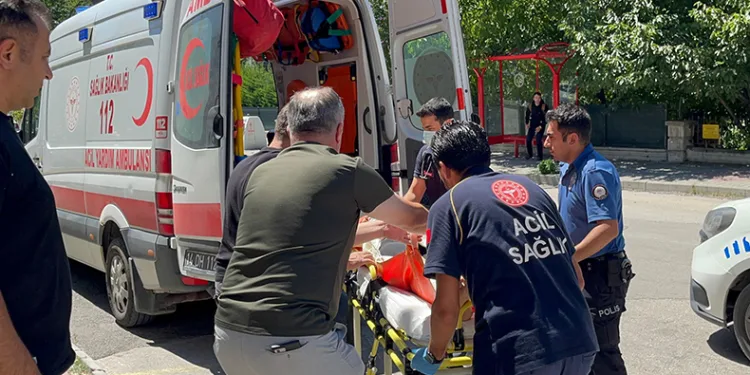 Oğluna veda mesajı atıp, eşinin tabancasıyla kendini yaraladı