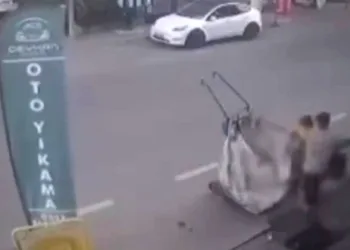 Kartal’da rögar kapağı hırsızları kamerada