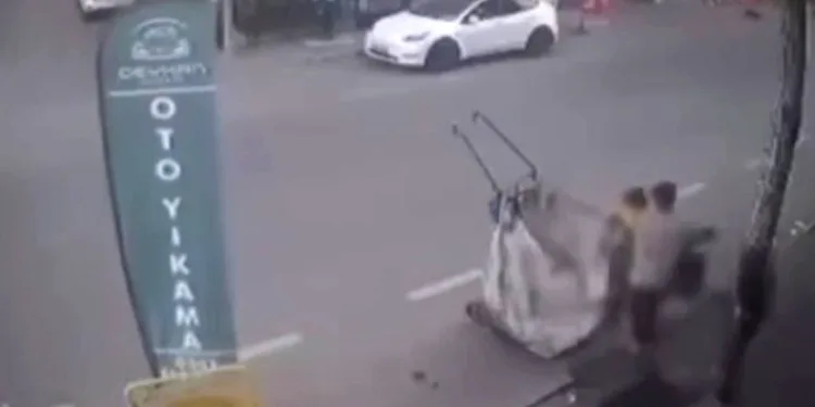 Kartal’da rögar kapağı hırsızları kamerada