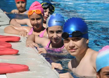 Minik yüzücüler sertifikalarını aldı