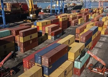 Dış ticaret açığı azaldı