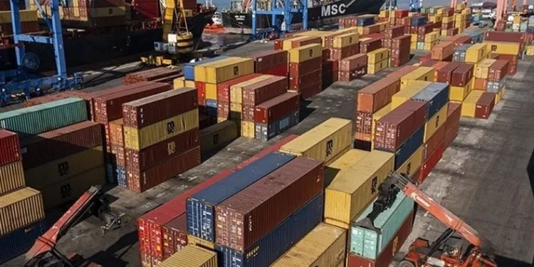Dış ticaret açığı azaldı