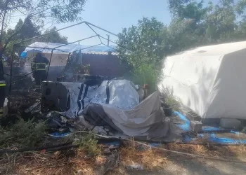 Antakya’da depo olarak kullanılan çadır yandı