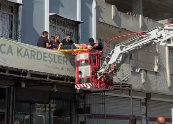 Damdan düşen kadın itfaiye tarafından kurtarıldı