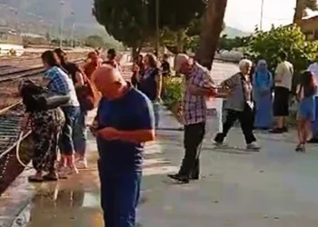 Göller Ekpsresi arıza yapınca yolcular sıcakta kaldı