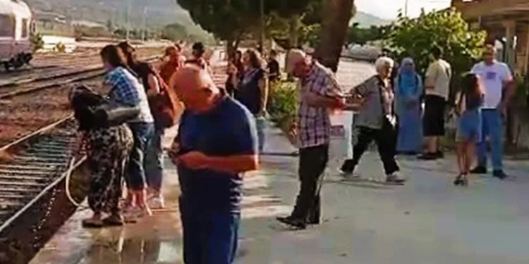 Göller Ekpsresi arıza yapınca yolcular sıcakta kaldı