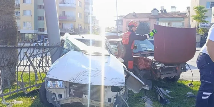 Araca çarptıktan sonra refüje çıkarak durabildi