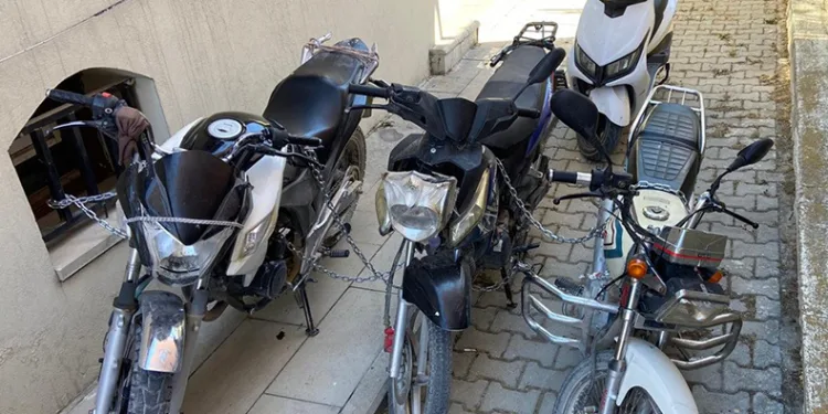 Polis ekipleri çalıntı motosikletler üzerine uygulama yaptı