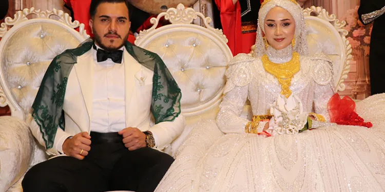 Aşiret düğününde 3 kilo altın ve 12 milyon TL takı takıldı