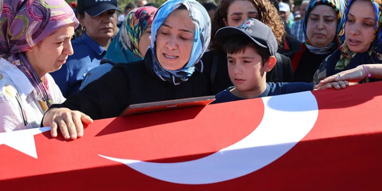 Şehit polis son yolculuğuna uğurlandı