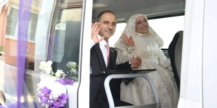 Engelsiz taksi gelin arabası oldu