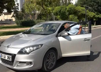 Cezanın şokuyla el frenini çekmeyi unuttu