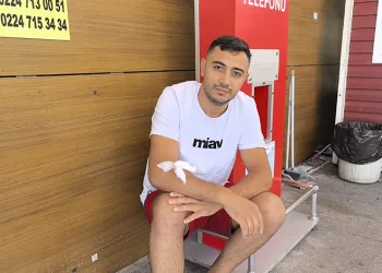 Duş alırken akrep soktu