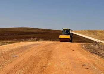 Kırsal mahallelerde yol çalışmaları sürüyor