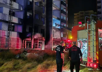 Tokat’ta 10 katlı binada çıkan yangın korkuttu
