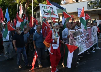 Kuşadası’ndan Gazze’ye destek yürüyüşü