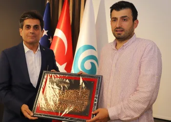 Selçuk Bayraktar’dan Kosova’daki Yunus Emre Enstitüsü’ne ziyaret